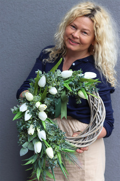 Tulipa 2, dekoracyjny wianek z tulipanów, rozp.50cm