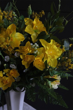 bukiet w białym wazonie Słoneczna Wiosna 2, wys.55cm