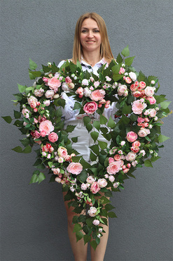 Anielska Róża 3, wieniec nagrobny w kształcie serca, dł.100cm