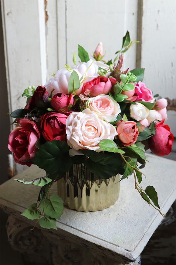 Barbara, kompozycja kwiatowa w złotej misie, wym.32x38cm 