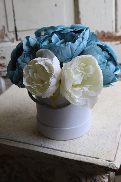 Blue Mini, flowerbox z niebieskimi peoniami, wys.20cm 