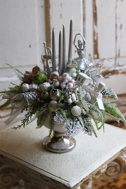 Frozen World, srebrno-biały stroik adwentowy LED, wys.39cm  