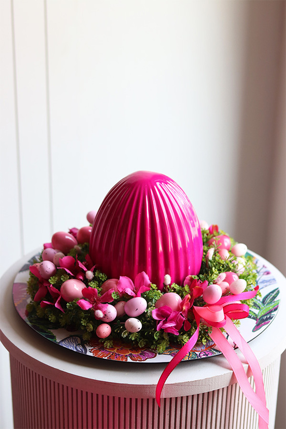 Fuksjove Love, stroik wielkanocny na talerzu z jajem