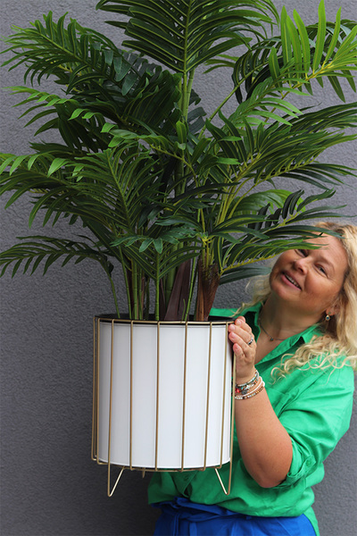 Areca Design, sztuczna palma w metalowej donicy