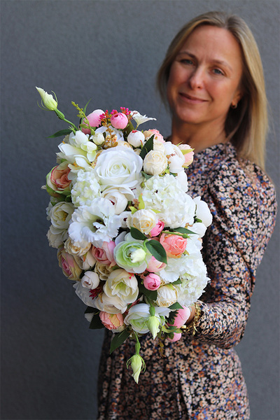 Arroyo Cukierkowa, bogata kompozycja kwiatowa na stół