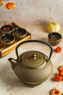 OD RĘKI Awaji, żeliwny zestaw do herbaty na 2 osoby, złoty, poj.0,8l