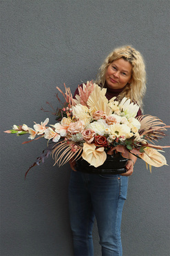 Boho Gerina, kompozycja nagrobna w misie, wys.42x69cm