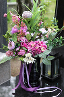 Ledata, bukiet nagrobny z fioletowych kwiatów