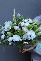 Gelia Infinity, kompozycja kwiatowa w stylowej lustrzanej donicy