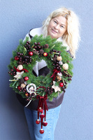 Bordove Love, świąteczny wianek na drzwi