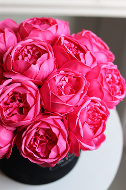 OD RĘKI Soap Opera Dark Pink, flowerbox na walentynki z mydlanymi kwiatami, wys.29cm 