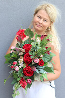 Luiza Finesse, nagrobna wiązanka na plastrze drewna