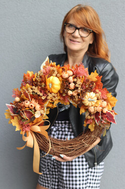 Dyniowa Poezja, asymetryczny jesienny wianek z dyniami, rozp.44cm