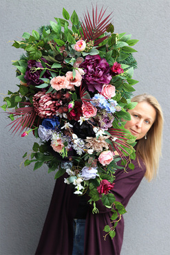 Kolenia, elegancka wiązanka nagrobna, dł.88cm