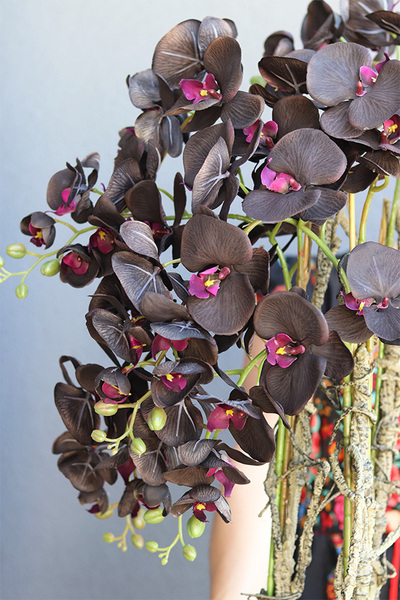Aubergine Black, sztuczny storczyk w złotej donicy, wys.108cm