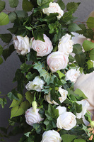 Elice Agnes, biała dekoracyjna girlanda