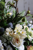 Hrabinia Baronessa, bogata kompozycja kwiatowa w srebrnym pucharze, wys.57cm