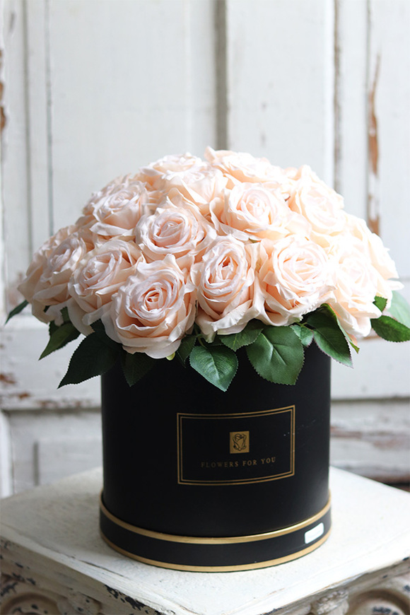 czarny flowerbox z różami, Puderria, wys.37cm