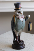 Alicja w Krainie Czarów, figurka sowa z zegarkiem