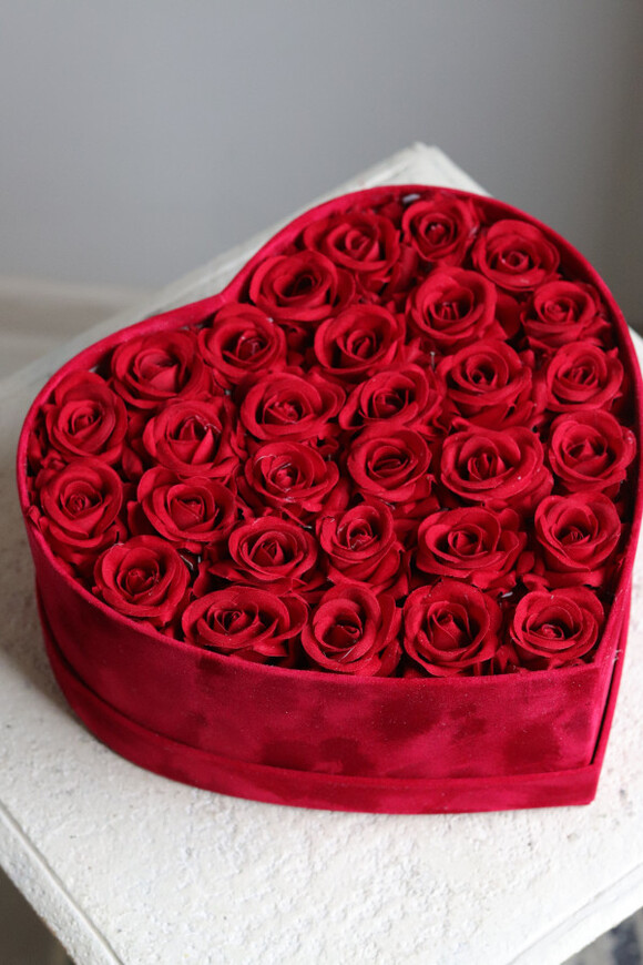 czerwony flowerbox z różami na walentynki, Serce Premium