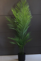 Palma, sztuczna roślina w doniczce