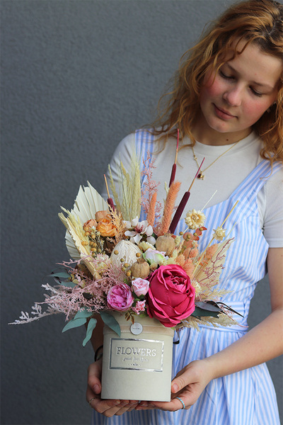 Pinkobella Orfitta 2, welurowy flowerbox z suszem