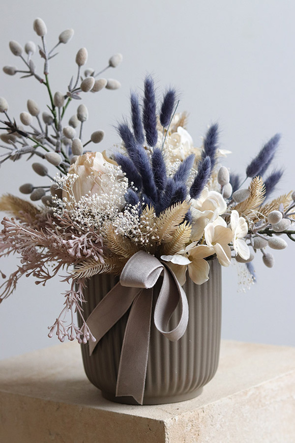 Zimowy Spacer, kompozycja kwiatowa w misie z suszem