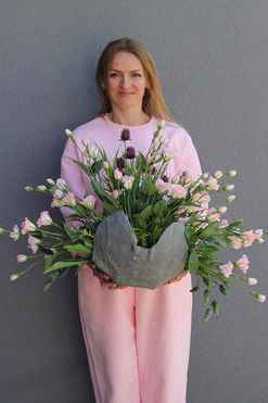 OD RĘKI Adoria Volcan, kompozycja nagrobna w betonowej misie, wym.