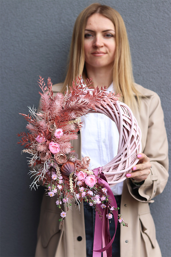 Boho Pink House, asymetryczny wianek dekoracyjny