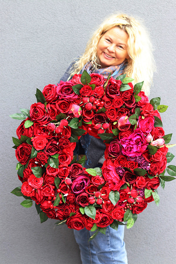 Czerwona Łuna, bogaty czerwony wianek z owocami