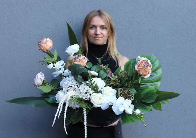 Elwira, kompozycja nagrobna w misie