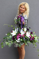 Angelo Garden Fiolet, kompozycja kwiatowa z grafitowym lampionem