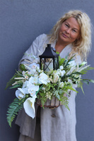 Biała Dama, dekoracja nagrobna z latarenką