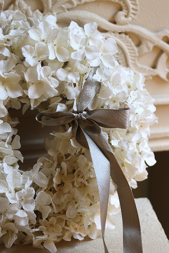 Mroźne Hortensje, zimowy wianek z błyszczących kwiatów