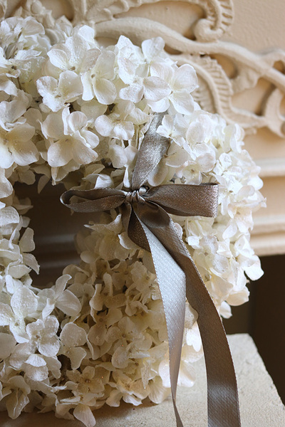 Mroźne Hortensje, zimowy wianek z błyszczących kwiatów