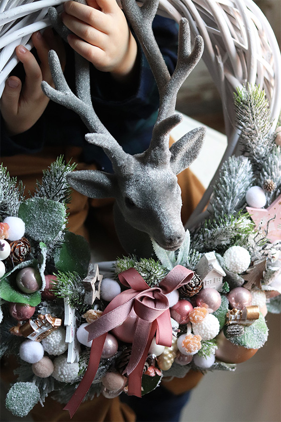 Scandi Ren, świąteczny wianek z reniferem, śr.42cm 