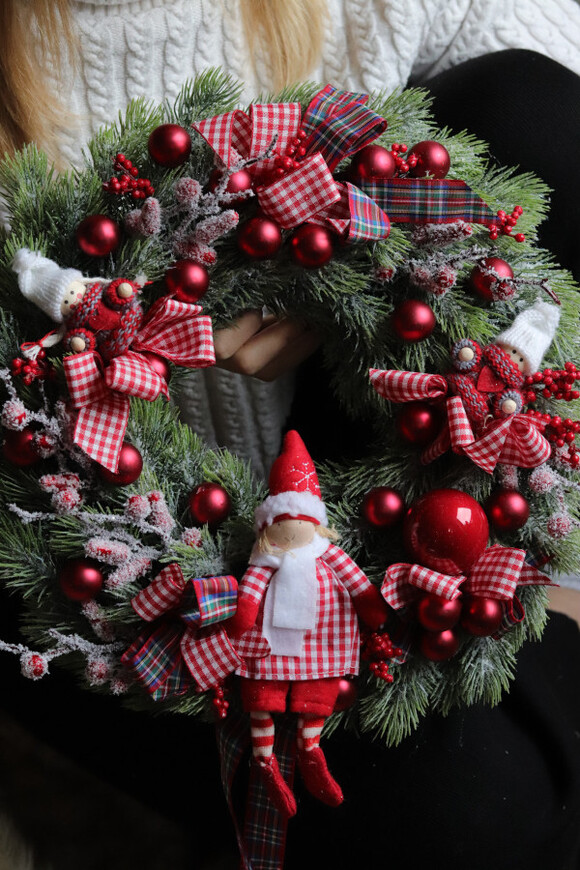 Laleczki Mikołaja, świąteczny wianek dekoracyjny