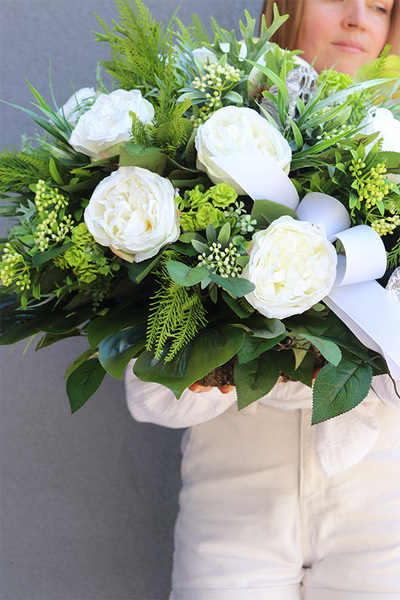 White Fluena, elegancka wiązanka nagrobna, dł.110cm