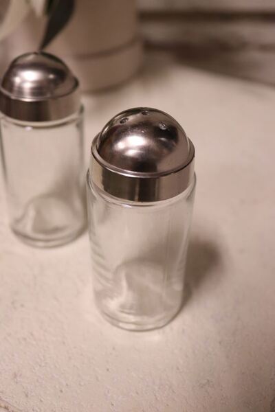 Sellani, solniczka i pieprzniczka, wys.9.5cm 