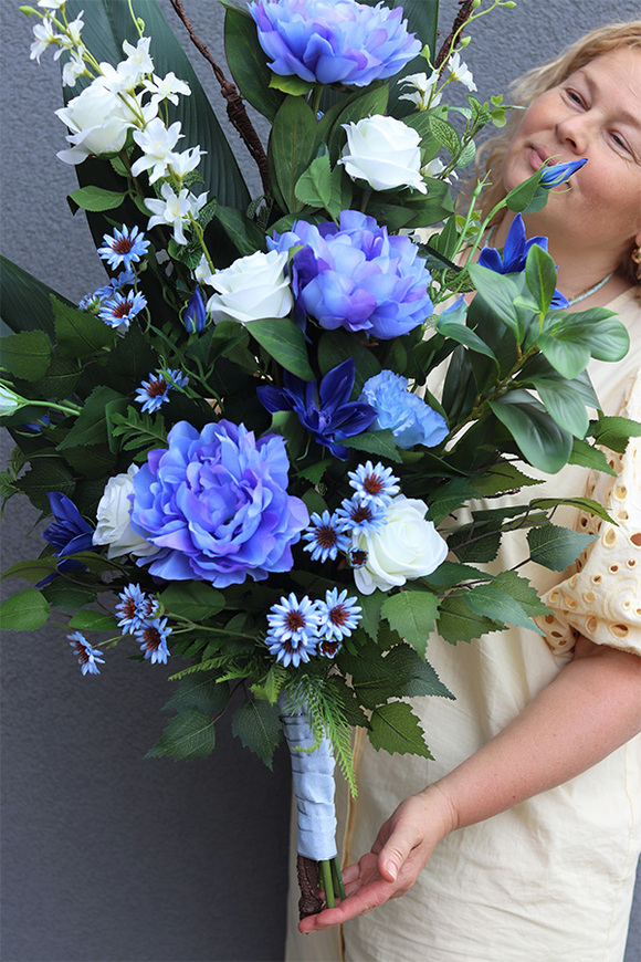 Blue Greddier, bukiet nagrobny do położenia