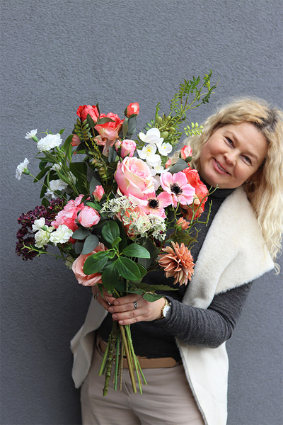 Morelita, biały bukiet kwiatów