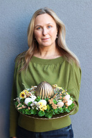 Palladito, stroik wielkanocny na talerzu z jajem