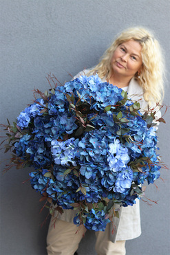 Navy Hortensje Deluxe, kompozycja nagrobna w misie, wym.45x55cm  