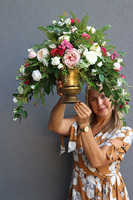 Luita Amarant, kompozycja kwiatowa w pucharze