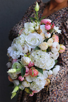 Arroyo Cukierkowa, bogata kompozycja kwiatowa na stół