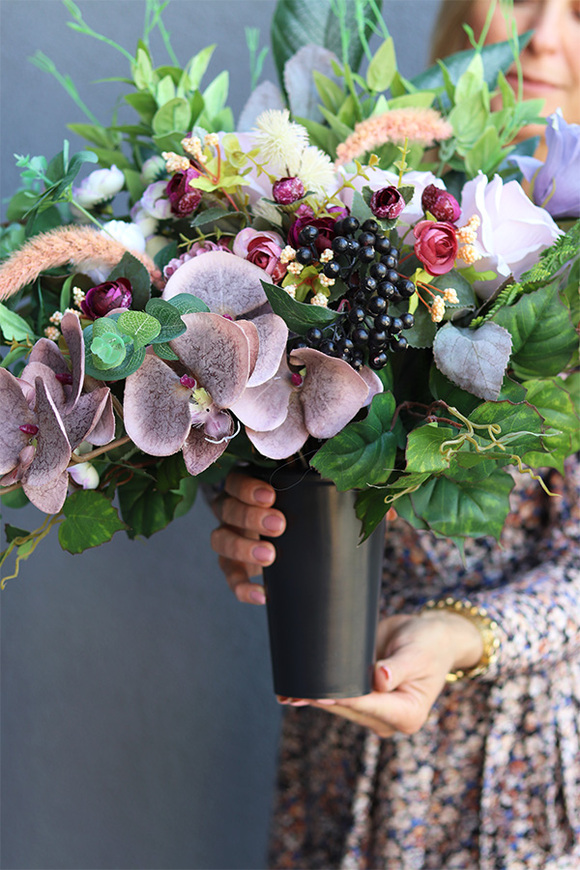 Nerrada, bukiet nagrobny we wkładzie z orchideą