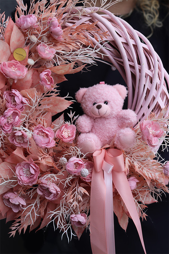 Teddy Pink, uroczy wianek z misiem