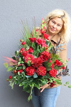 Red Flowers, bukiet nagrobny we wkładzie, dł.70cm