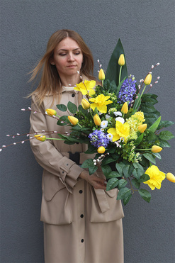 Angelo Spring 2, wiosenny bukiet nagrobny we wkładzie, wys.62cm