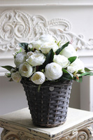 Biały Różany, kosz z kwiatami